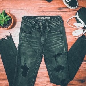 AMERICAN EAGLE DISTRESSED JEANS